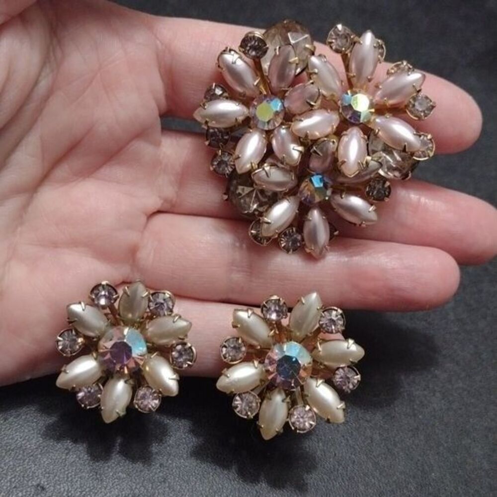 Gold Tone Vintage Pink Floral Cluster Brooch Clip On Earring Set AB Rhinestone